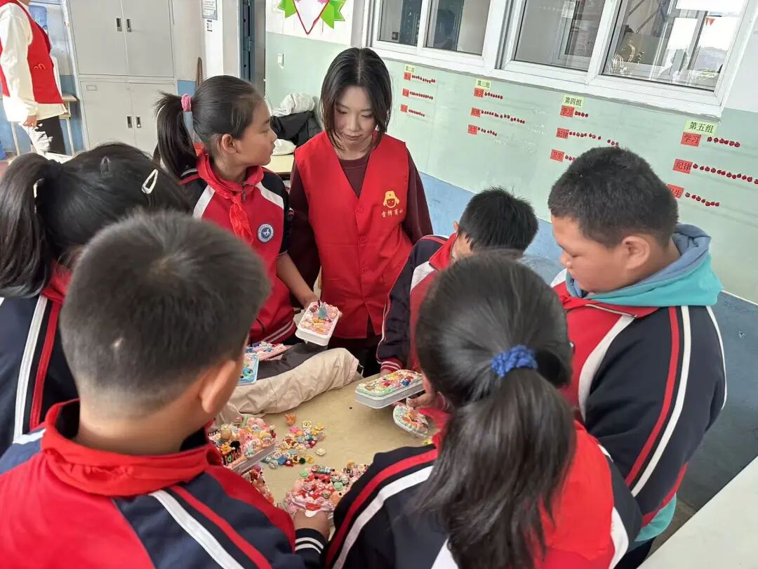 经济与管理学院开展拉古小学手工支教活动圆满结束