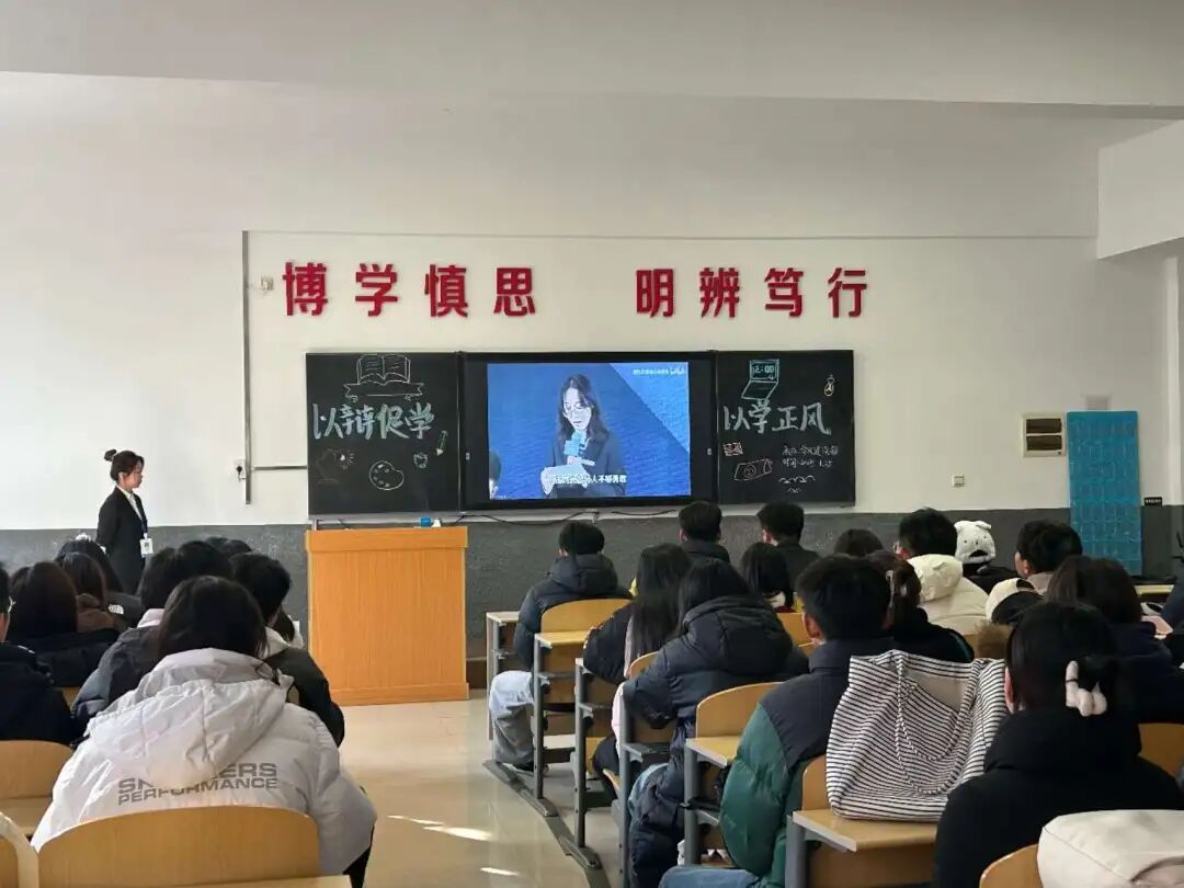 经济与管理学院开展“以辩促学，以学正风”主题辩论赛