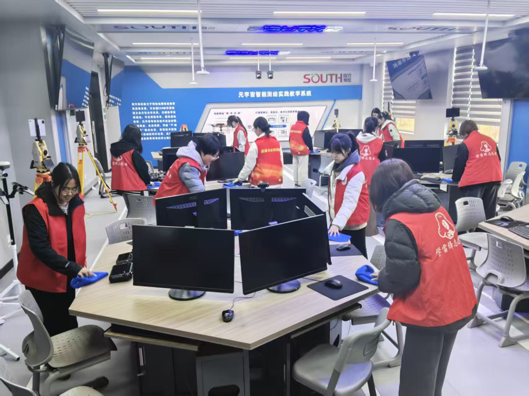 能源与水利学院组织开展南方测绘北斗时空信息产业学院志愿清扫活动